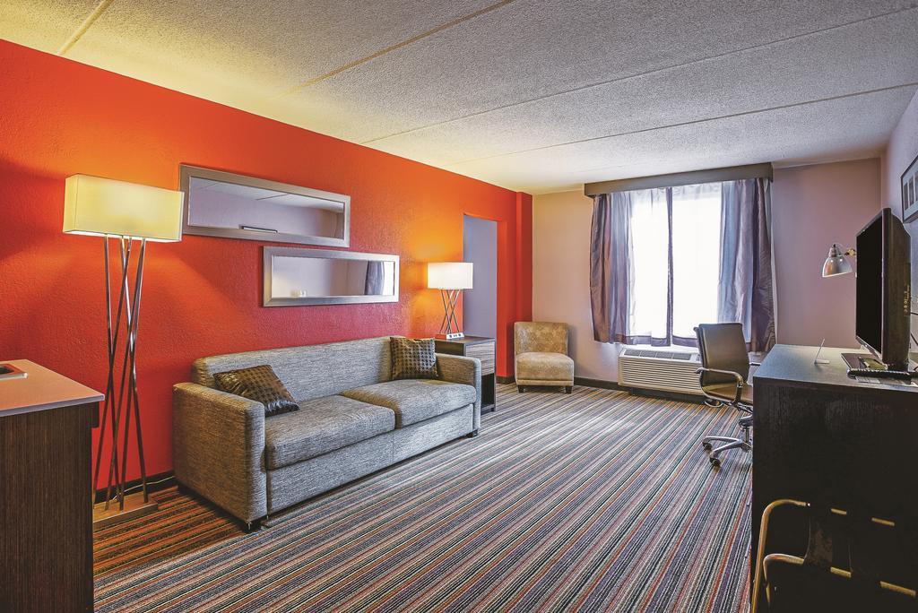 Holiday Inn & Suites Philadelphia-Runnemede/Exit 3-New Jersey Turnpike Exterior foto