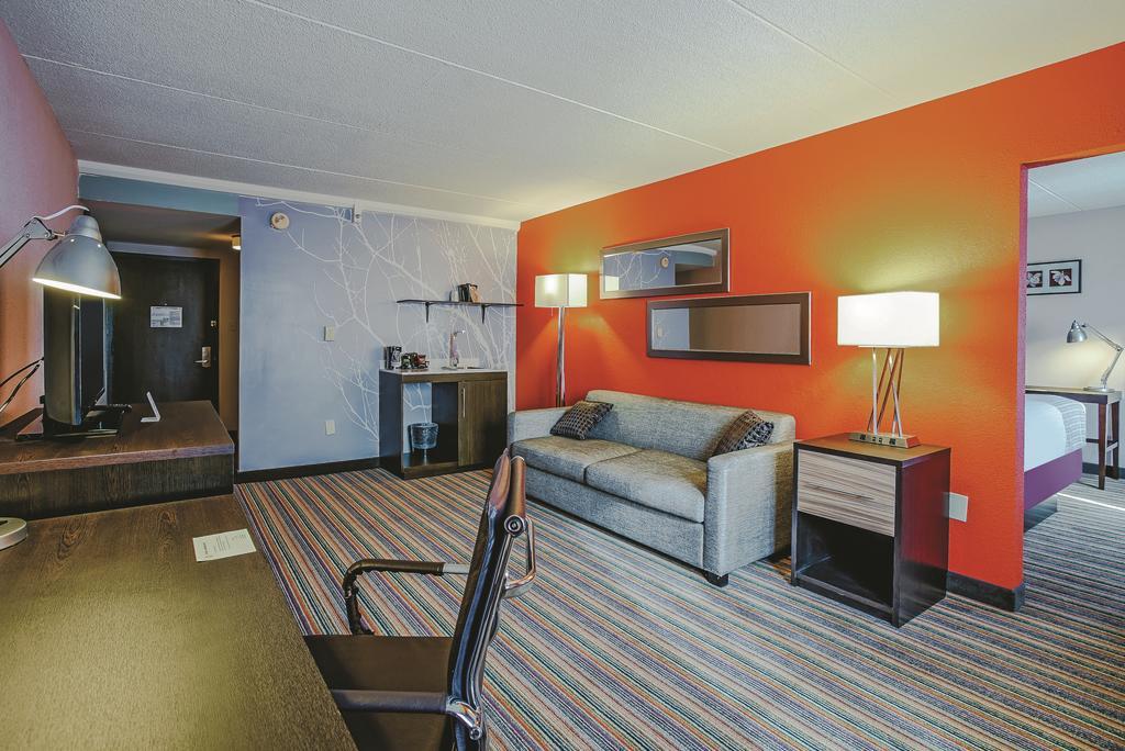 Holiday Inn & Suites Philadelphia-Runnemede/Exit 3-New Jersey Turnpike Exterior foto