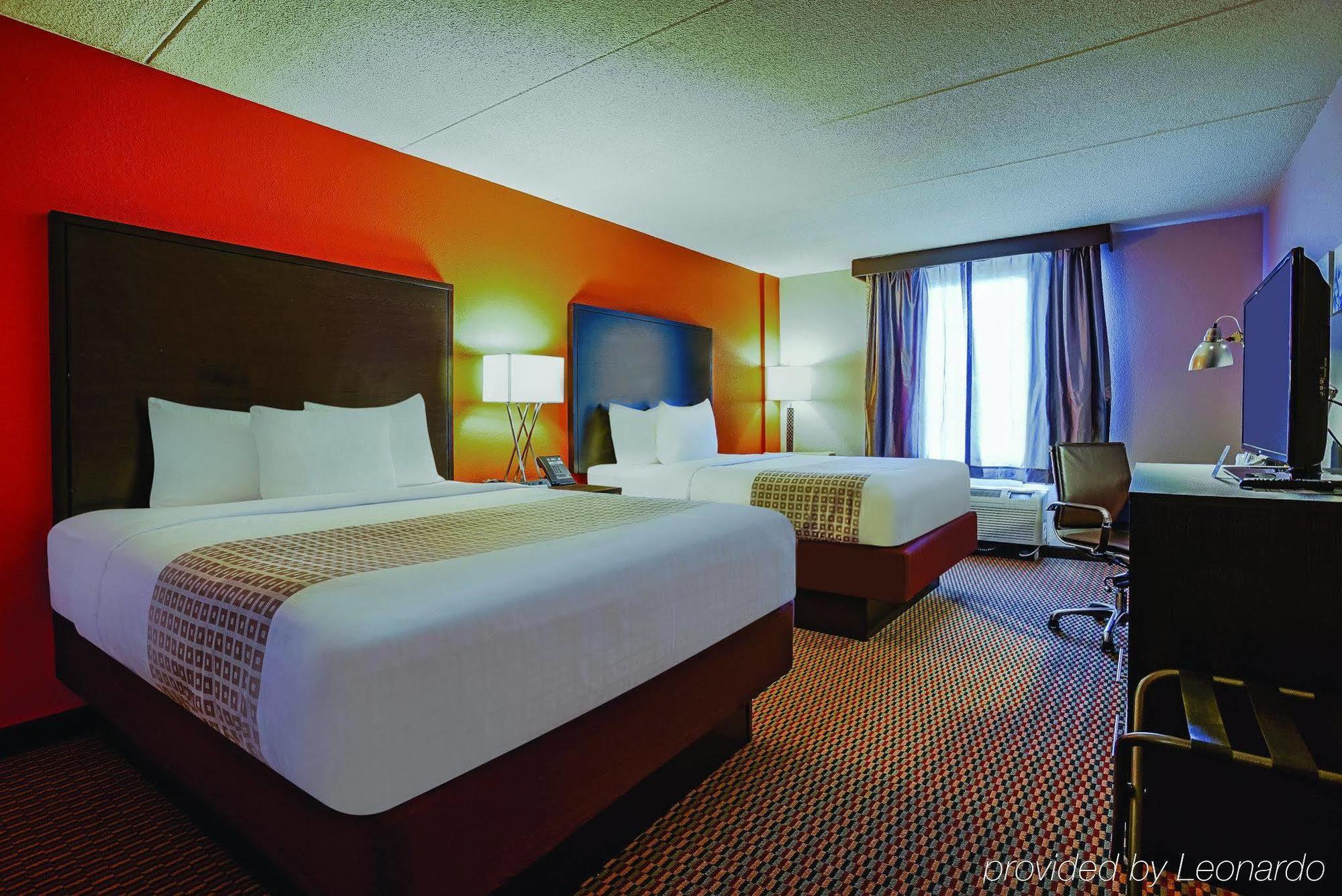 Holiday Inn & Suites Philadelphia-Runnemede/Exit 3-New Jersey Turnpike Exterior foto